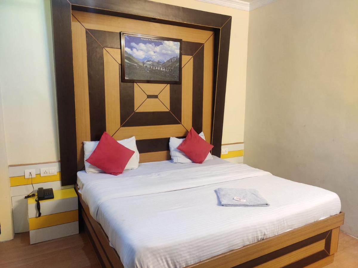 Hotel Amandeep Dharamshala Exteriör bild