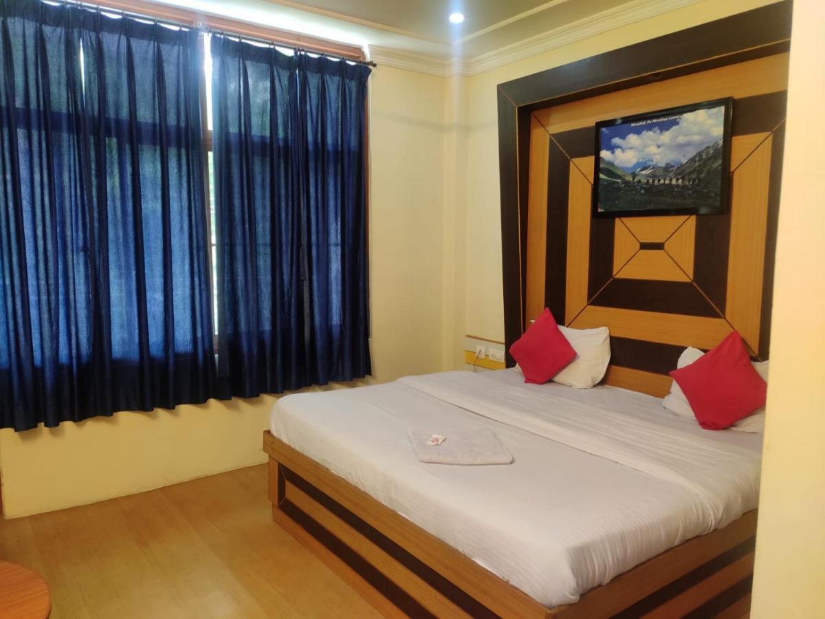 Hotel Amandeep Dharamshala Exteriör bild