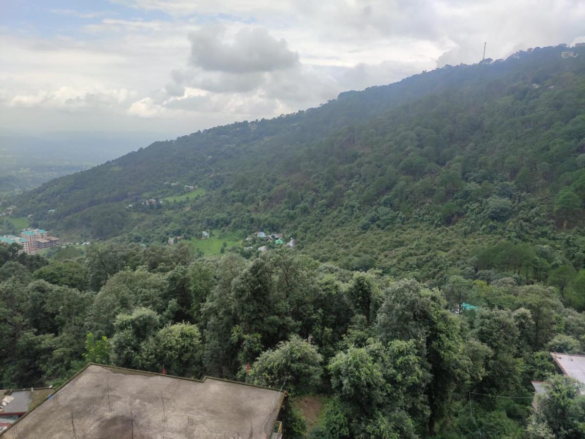 Hotel Amandeep Dharamshala Exteriör bild