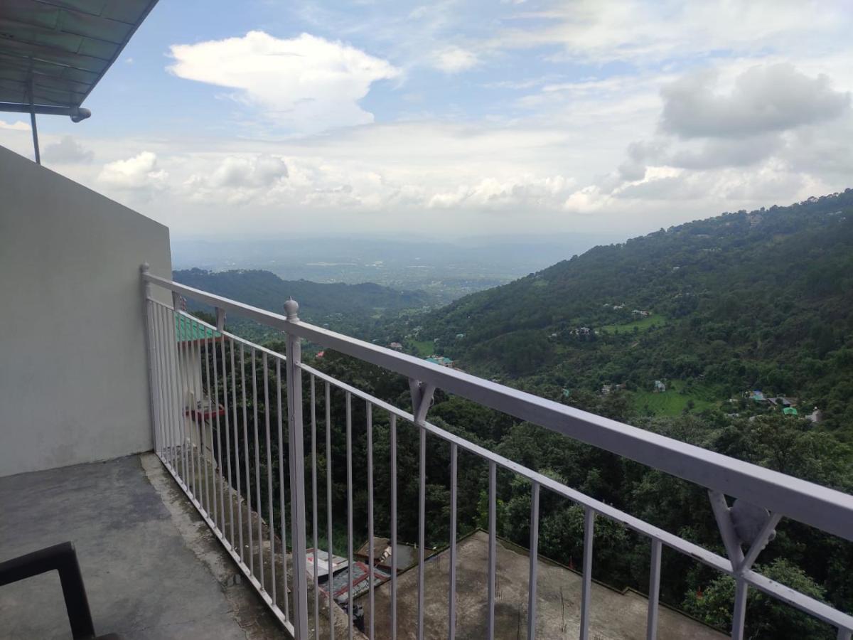 Hotel Amandeep Dharamshala Exteriör bild
