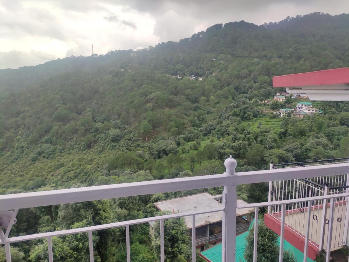 Hotel Amandeep Dharamshala Exteriör bild