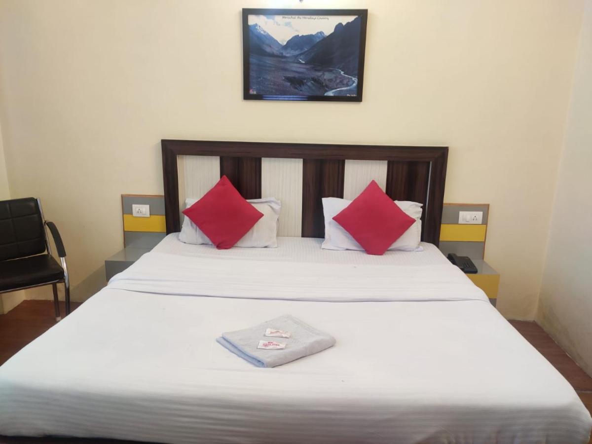 Hotel Amandeep Dharamshala Exteriör bild