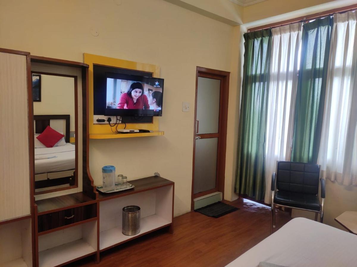 Hotel Amandeep Dharamshala Exteriör bild