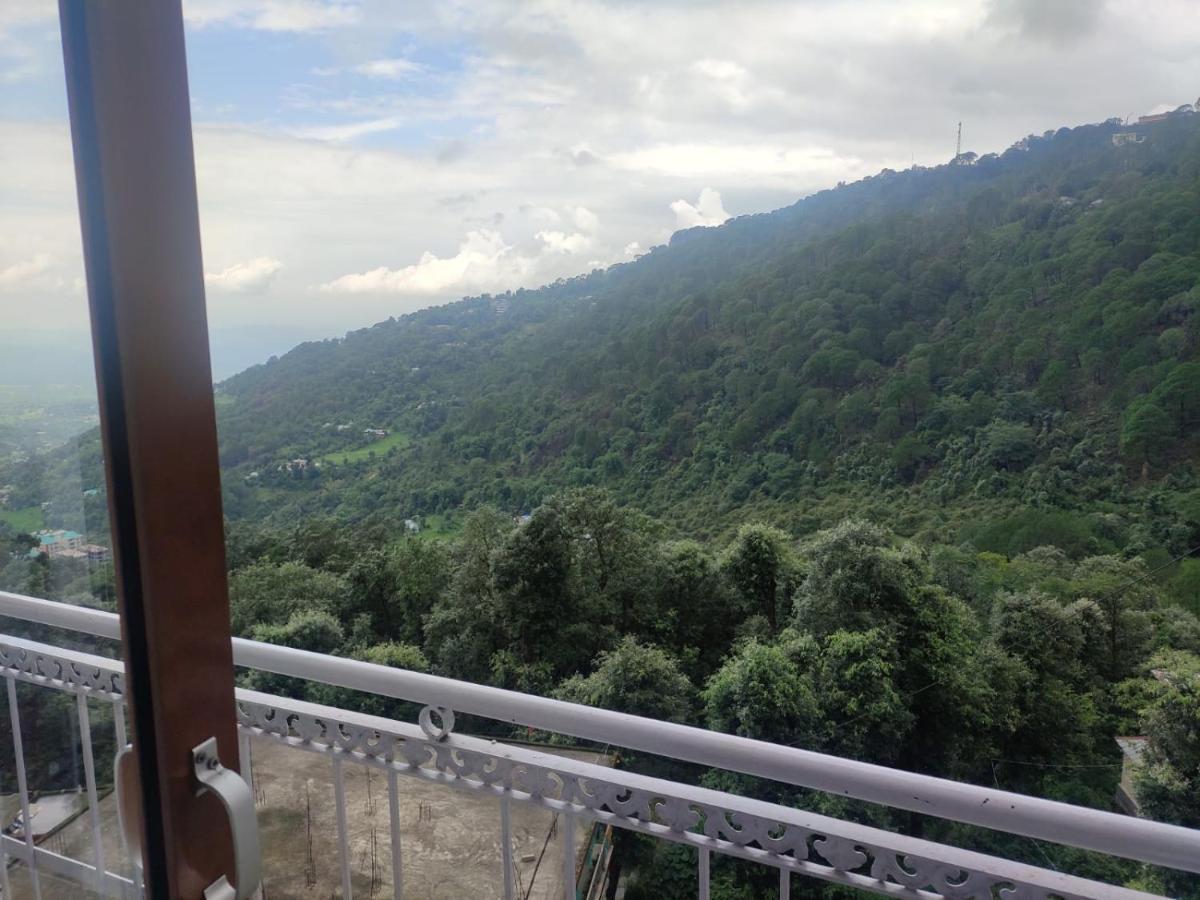 Hotel Amandeep Dharamshala Exteriör bild