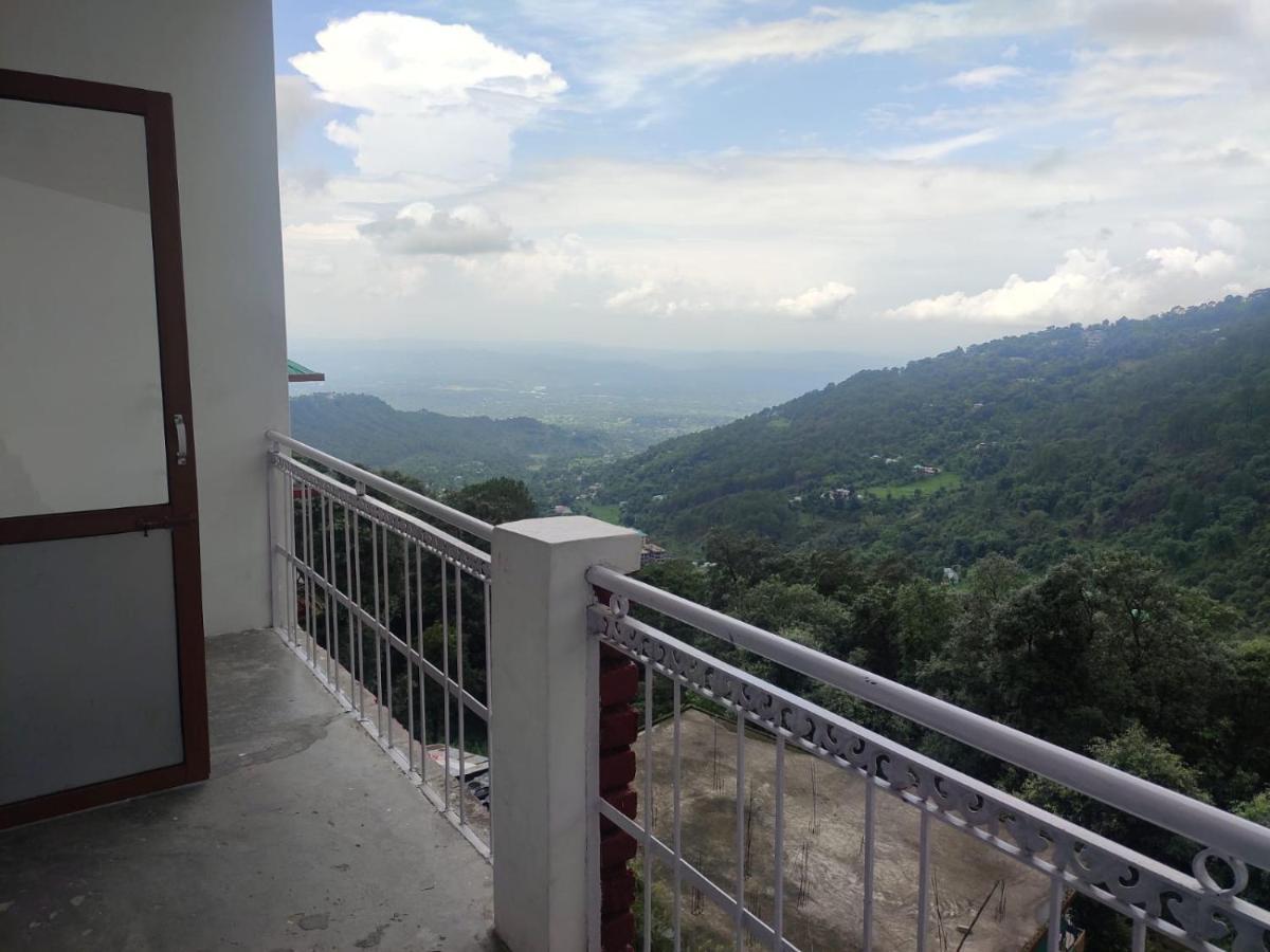 Hotel Amandeep Dharamshala Exteriör bild