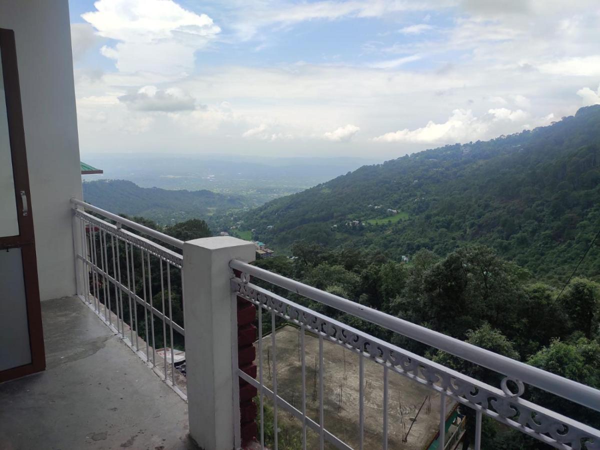 Hotel Amandeep Dharamshala Exteriör bild