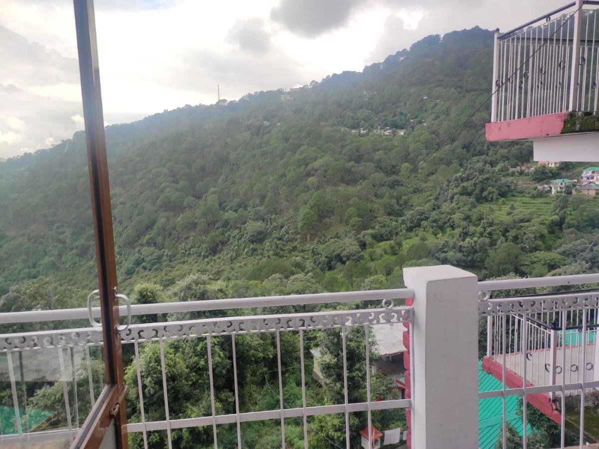 Hotel Amandeep Dharamshala Exteriör bild